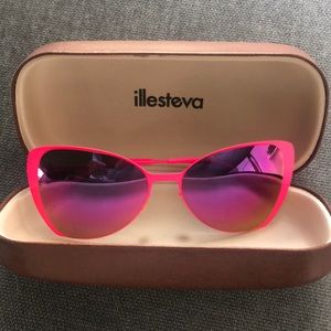 Illesteva rare find Italia Independent HOT pink